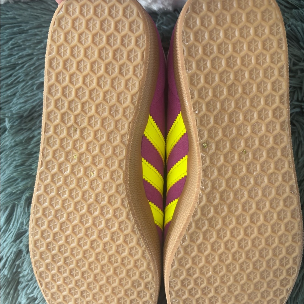 Adidas Gazelle in purple burst/solar yellow Sneakers - Picture 6 of 8